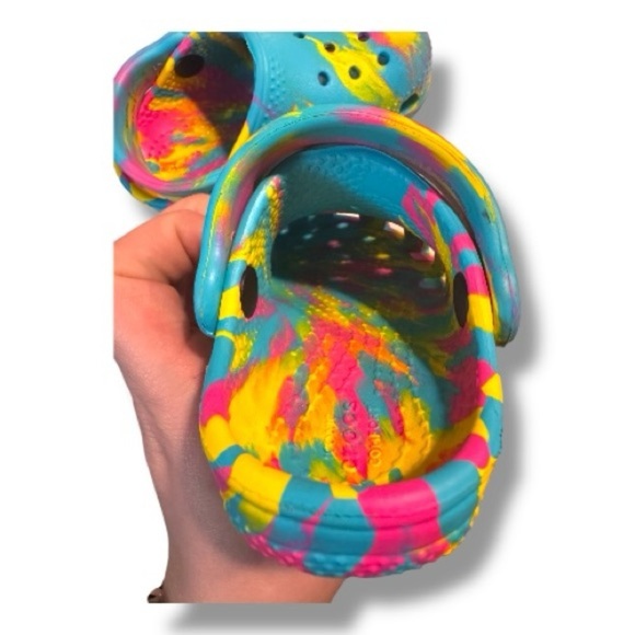 CROCS Kids Classic Marble Colorful Tie-Dye Clogs - Picture 5 of 5